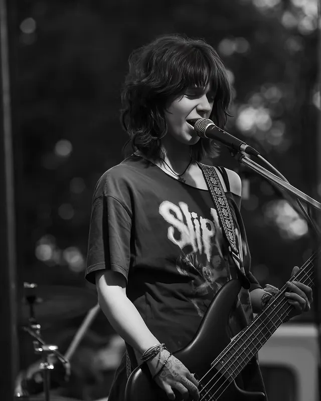 Alegra Lozić — Bass, Backing Vocals
