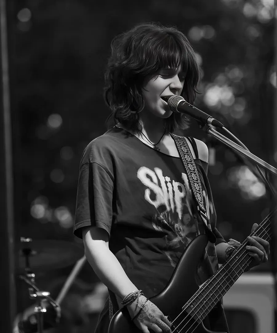 Alegra Lozić — Bass, Backing Vocals